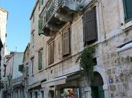 Apartments with parking space Omis - 19051