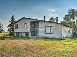 < 3 Mi to Lake Sakakawea! Hunting & Fishing Lodge, hotel i Pick City