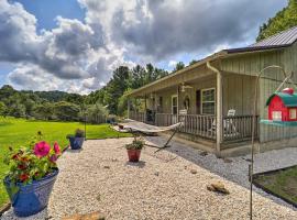 Pet-Friendly Deep Gap Cottage - Hike and Ski!, hotel di Stony Fork