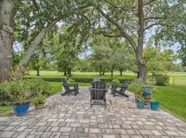 Crystal River Gem Near Three Sisters Springs!