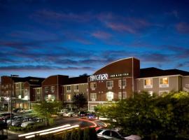 Executive Residency by Best Western Navigator Inn & Suites, hotel v mestu Everett