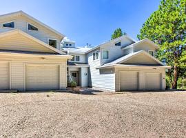 Vibrant Escape Less Than Half Mi to Angel Fire Resort, hotel u gradu Angel Fire