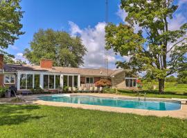 Peaceful Lebanon FarmhouseandRanch with Pool!, hotel in Lebanon