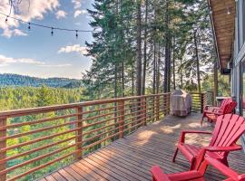Alpine Retreat with Hot Tub and Mountain Views!, cottage in Cle Elum