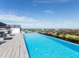 Rooftop infinity pool - St Kilda luxury, hotel perto de Molhe de St. Kilda, Melbourne