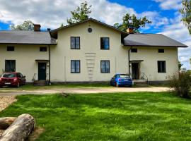 Amazing Apartment In Kristinehamn With House A Panoramic View, pet-friendly hotel in Edet