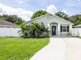 Modern Luxury Home Located in Tampa!, hotelli kohteessa Tampa lähellä maamerkkiä Grand Prix Tampa