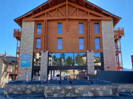 Appartement en centre ville à 30m du télécabine, hotel en Font-Romeu-Odeillo-Via