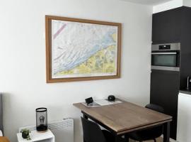 Cosy Studio Testerep , Newly Renovated, hotel near Ostend Train Station, Ostend