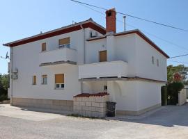 Apartments and rooms by the sea Banjol, Rab - 19692, hotel v Rabu