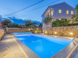 Family friendly house with a swimming pool Garica, Krk - 19507, מלון בKras