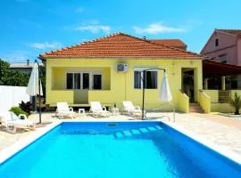 Family friendly house with a swimming pool Sukosan, Zadar - 19564
