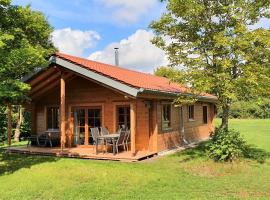 Ökologisches Holzblock-Ferienhaus 150 im Lauterdörfle zu vermieten - Neubau, hotell i Hayingen