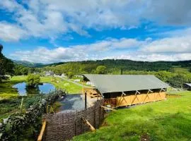 Mountain View Safari Tent with Hot Tub in The Heart of Snowdonia
