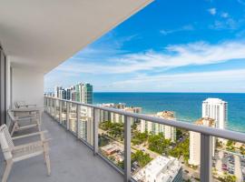 Modern Waterfront Retreat with Scenic Views, ξενοδοχείο στο Χόλιγουντ