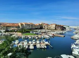 Appartement T2 vue Mer et Port,2 balcons, Parking privé