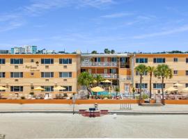 Page Terrace Beachfront Hotel, hotel in Treasure Island , St. Pete Beach