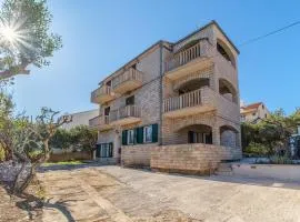Apartments with parking space Supetar, Brac - 19724