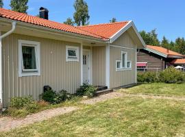 Nice Home In Tived With 2 Bedrooms, orlofshús/-íbúð í Tived