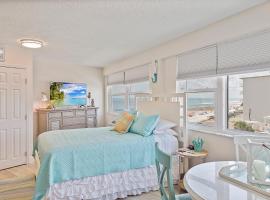 Beach Views by Day , Star Gazing by Night - Hawaiian Inn Beach Resort, דירת שירות בDaytona Beach Shores