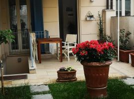 CB House Tuscany 2, guest house in Pietrasanta