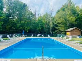 Redwood Retreat in Windham - Pool! Tennis!