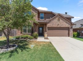 Your Home Away From Home, villa in Little Elm