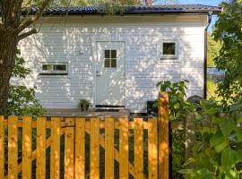 Beautiful Home In Gotlands Tofta With Kitchen, hotel sa Gnisvärd