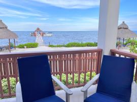 VeLento Oceanfront #2, rumah liburan di Caye Caulker