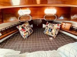 Vintage Classic 70s Boat!