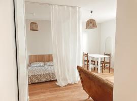 Studio cozy T1, cheap hotel in Carmaux