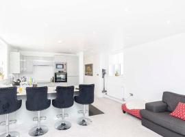 The White House - Lux Southbourne beach 3 bed stay, departamento en Southbourne