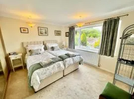 3 bedroom house with ample parking and garden
