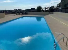 Petite maison avec piscine à 500m de la plage