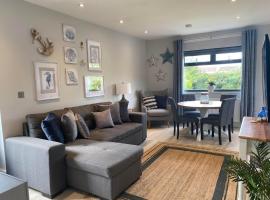The Annexe Porthcawl Pet Friendly 2 Bedroom Flat with King Size bed bunk beds and sofa bed sleeps up to 5 people, apartamento em Nottage