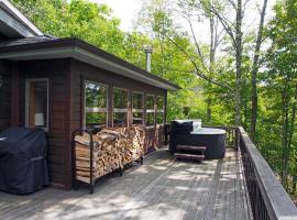 Mountaintop Lookout with Hot Tub under the Stars, отель с гидромассажными ваннами в Хантере