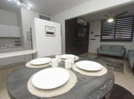 Cozy apartment in the heart of the city, feriebolig i Ponce