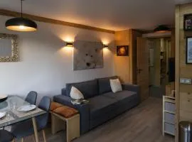Courchevel 1550 - SUPERBE appartement SKIS AUX PIEDS !