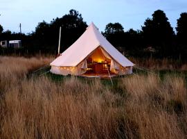 Luxury 5m bell tent with log burner near Whitby, villa sihtkohas Saltburn-by-the-Sea