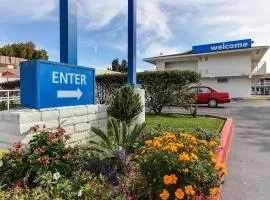 Super 8 by Wyndham Santa Clara