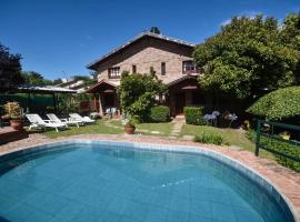 Familia Luchetti, hotel in La Falda