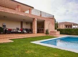 Villa Alcotán Layos by Toledo AP