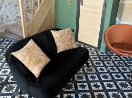 LE CHAPITRE - Agr&eacute;able maison de ville