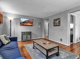 Gorgeous 2 Queen Bedroom Lower Apartment in North Buffalo with Free Driveway Parking, hotel v destinaci Buffalo