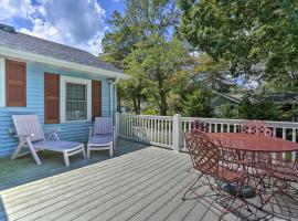 Dog-Friendly Waretown Home with Furnished Deck!, vacation home in Waretown