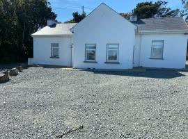 Tranquil 2 Bedroom Cottage With Hot Tub Sea View Teach Cha, beach rental in Sessiagh