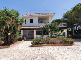 VILLA MIRABELLE , Torresangiovanni Marina di Ugento (LE), rumah liburan di Torre San Giovanni Ugento