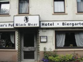 Viesnīca ar autostāvvietu Black Bear Bikers Pub-Hotel pilsētā Kempfeld