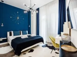 De Luxe Studio with Balcony in the Absolute Center