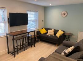 2 bed Home From Home Apartments, Hotel in der Nähe von: U-Bahnhof Colliers Wood, London